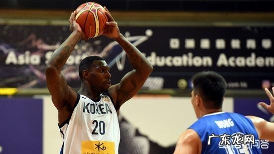 你认为现在的韩国男篮和中国男篮是一个级别的球队吗?为什么?