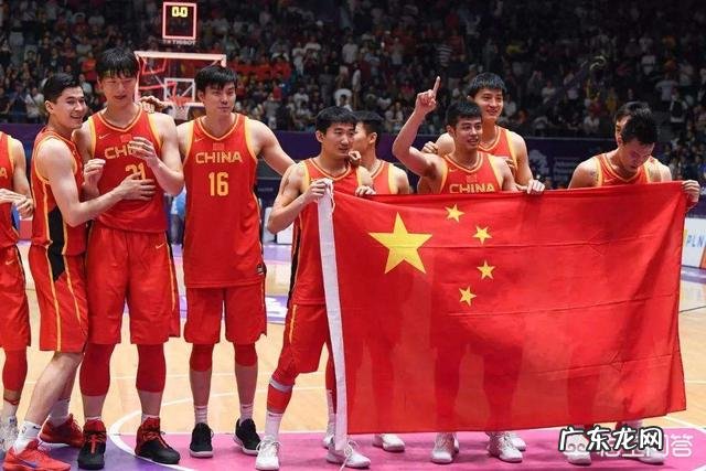 你认为现在的韩国男篮和中国男篮是一个级别的球队吗?为什么?