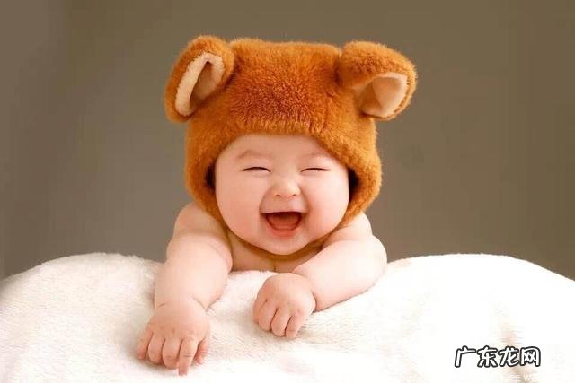 一个月的宝宝,舌苔很厚很白,请问大家这是怎么回事啊?