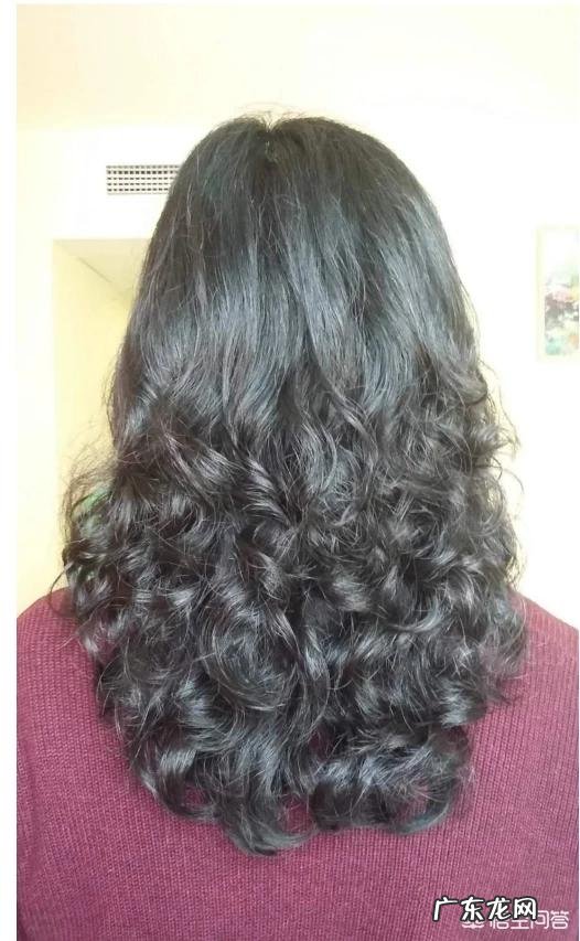 有哪些适合五十岁左右长发女士的发型推荐吗?