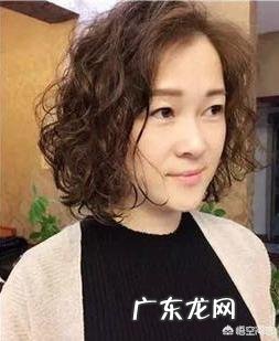 有哪些适合五十岁左右长发女士的发型推荐吗?