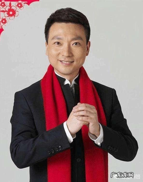 央视春晚公布最新主持人海报,康辉站C位,你如何评价?