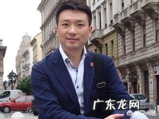 央视春晚公布最新主持人海报,康辉站C位,你如何评价?