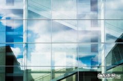 为什么许多在北上广深一线城市里，年收入20-30万的人，活得非常累呢？