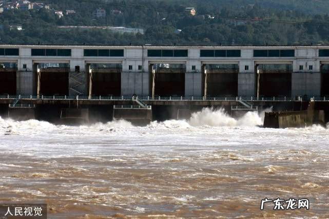 三峡大坝泄洪有多少个孔