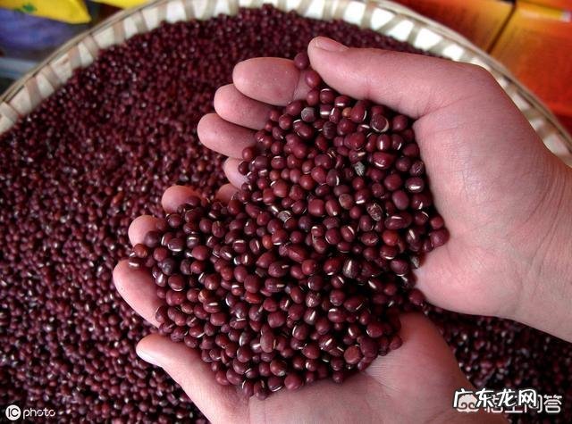 手上经常起小水泡是怎么回事?