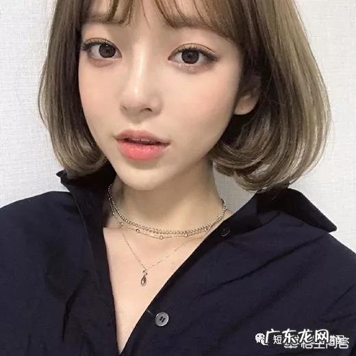 长脸适合长发还是短发？如果是短发适合什么样的发型？如果是长发又适合什么样的卷发和刘海？