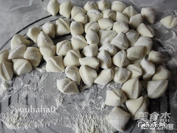 荠菜饺子里的荠菜要不要用开水焯一下影响口感吗？