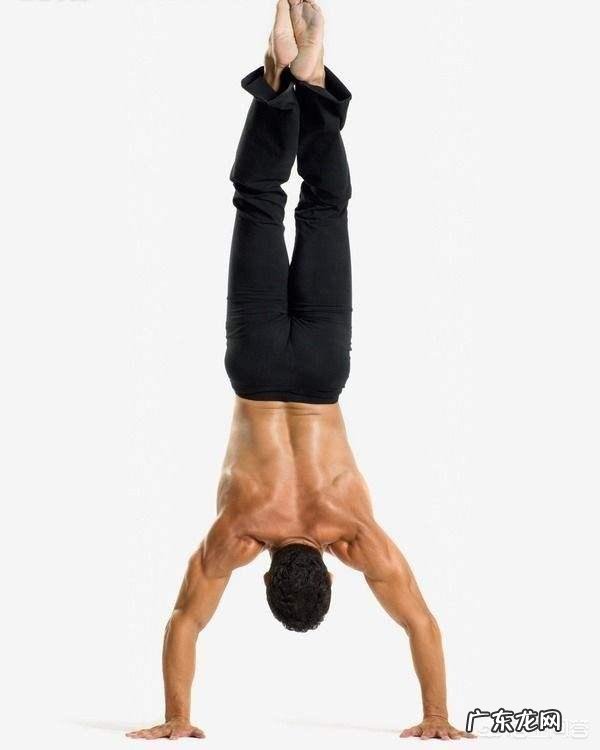 如何锻炼肩部三角肌和三头肌？