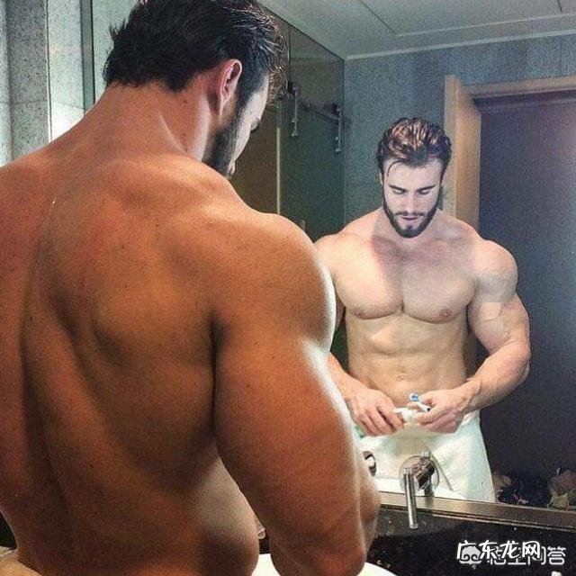 如何锻炼肩部三角肌和三头肌?