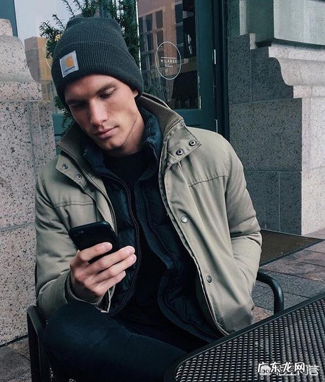 如何锻炼肩部三角肌和三头肌?