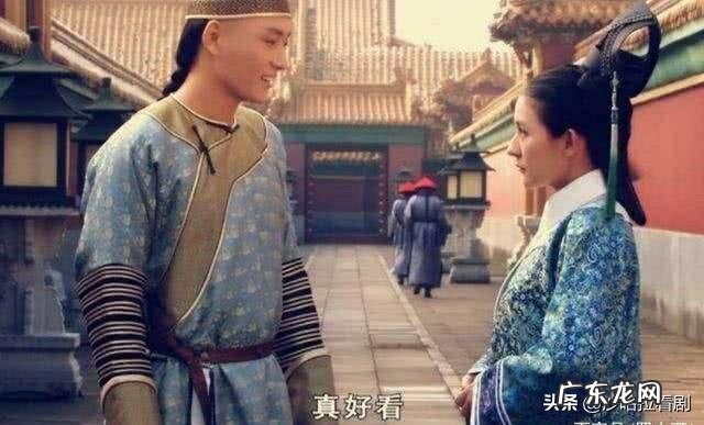 《甄嬛传》大结局中,叶澜依自杀时为何将手放在铜盆中?