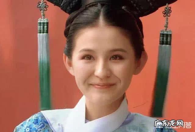 《甄嬛传》大结局中,叶澜依自杀时为何将手放在铜盆中?