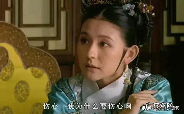 《甄嬛传》大结局中,叶澜依自杀时为何将手放在铜盆中?