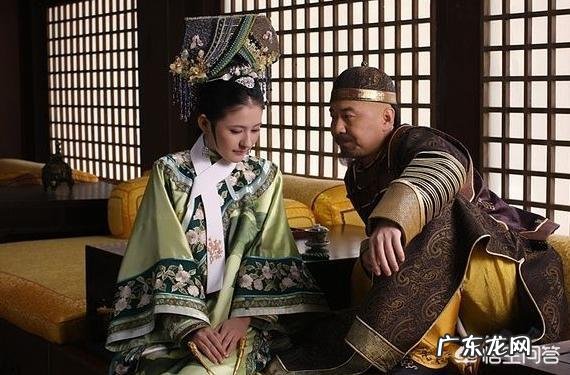 《甄嬛传》大结局中,叶澜依自杀时为何将手放在铜盆中?