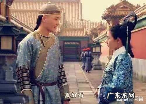 《甄嬛传》大结局中,叶澜依自杀时为何将手放在铜盆中?