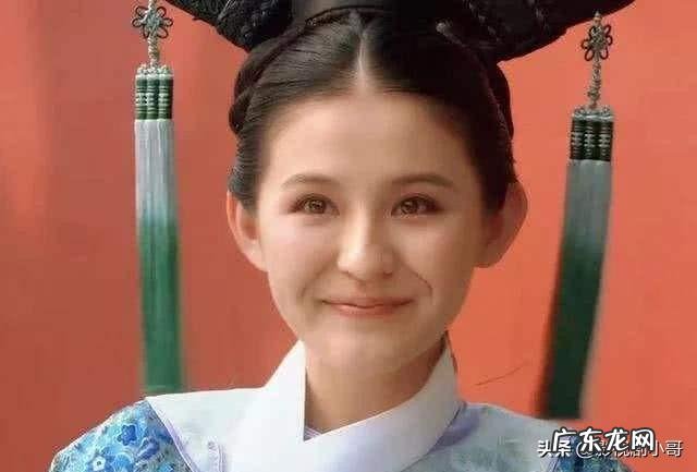 《甄嬛传》大结局中,叶澜依自杀时为何将手放在铜盆中?