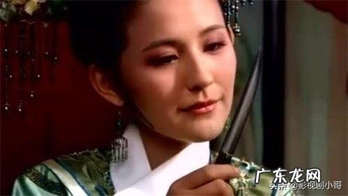 《甄嬛传》大结局中,叶澜依自杀时为何将手放在铜盆中?