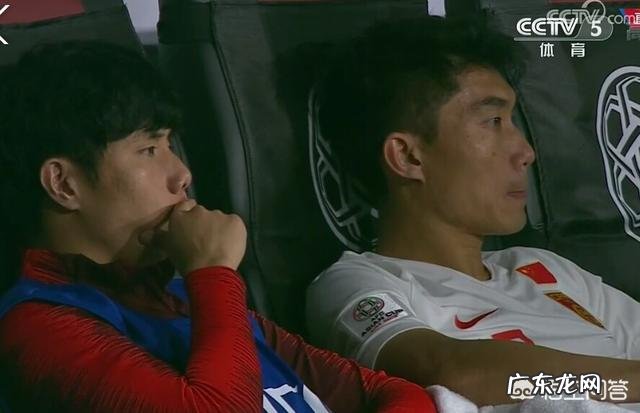 看了几场国足比赛,为什么都是后卫大脚传球,而不给中场球员蒿俊闵呢?