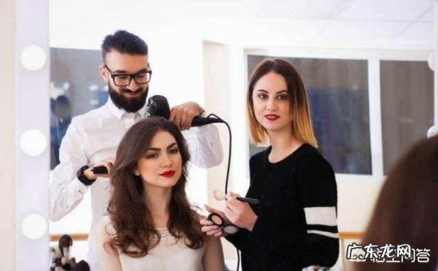 老发型师开店还是打工比较好？