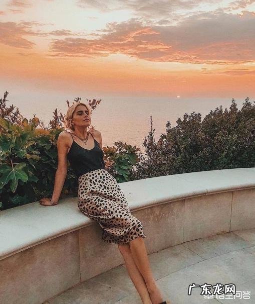 很喜欢豹纹,但又觉得老气,不知道怎么搭配比较好,麻烦推荐一下?