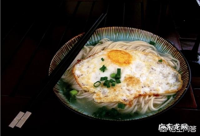 用鸡蛋煮面的做法是什么？
