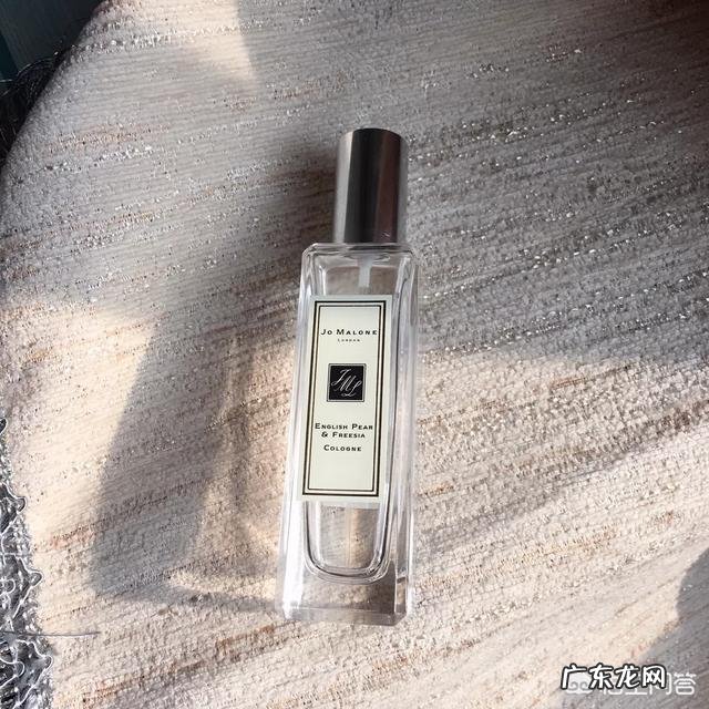 最近很喜欢淡香水，有哪些留香时间长，味道很舒服的淡香水推荐吗？