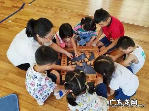 马上幼儿园开学了,孩子一提上学就哭怎么办?
