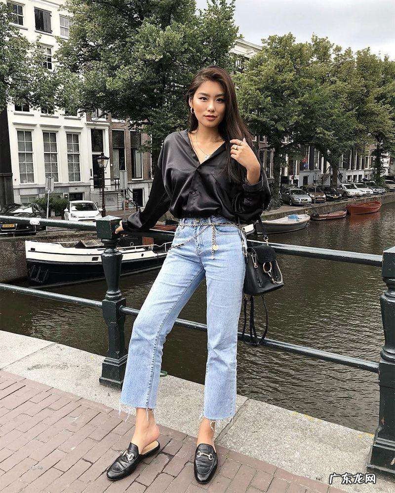 牛仔裤适合什么颜色的上衣