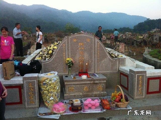 上坟结束后能不能把贡品拿回去或者直接吃了?