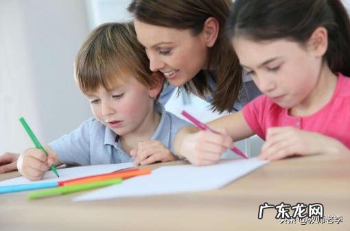 学校布置的手抄报作业,家长应该如何正确的辅导?