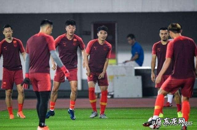 中国男足薪水分档次100万,300万,500万封顶。多的靠本事赚的,大家认为如何?