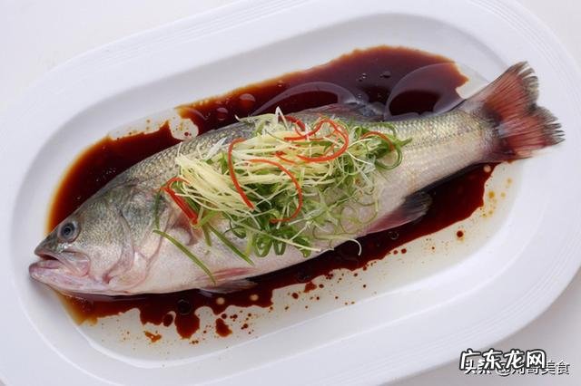 今年过年想给父母妻儿做一桌年夜饭,请推荐六个菜?