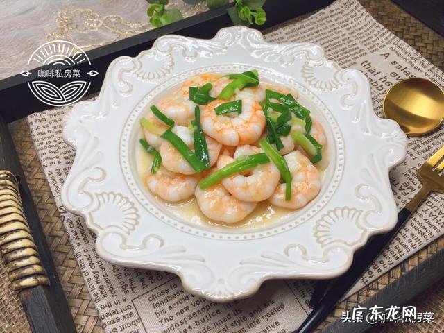 今年过年想给父母妻儿做一桌年夜饭,请推荐六个菜?