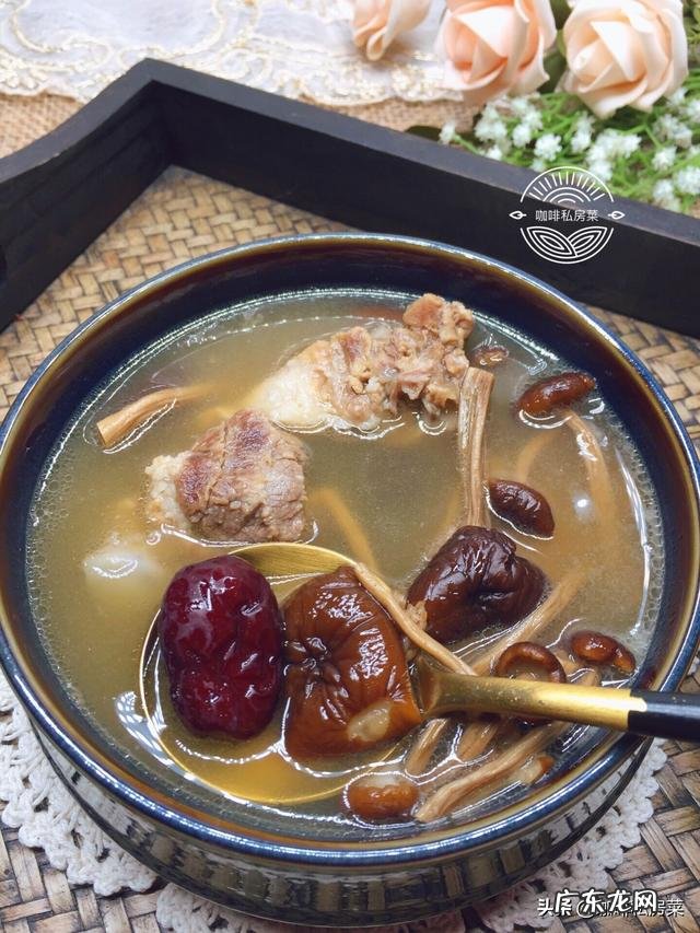 今年过年想给父母妻儿做一桌年夜饭,请推荐六个菜?