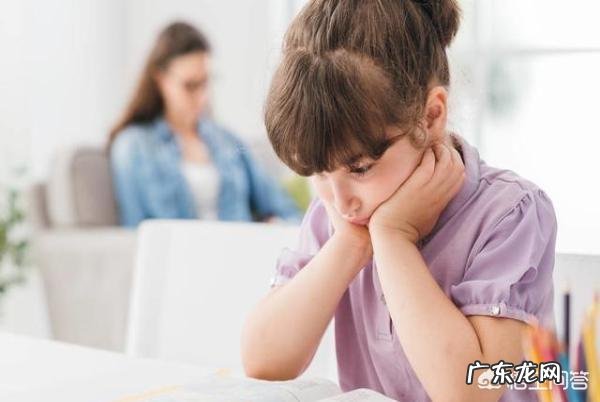 小孩子上课时注意力不集中,该如何解决?