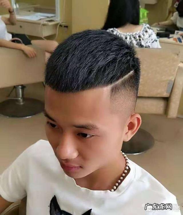 男生剪瓜子头,适合什么脸型?