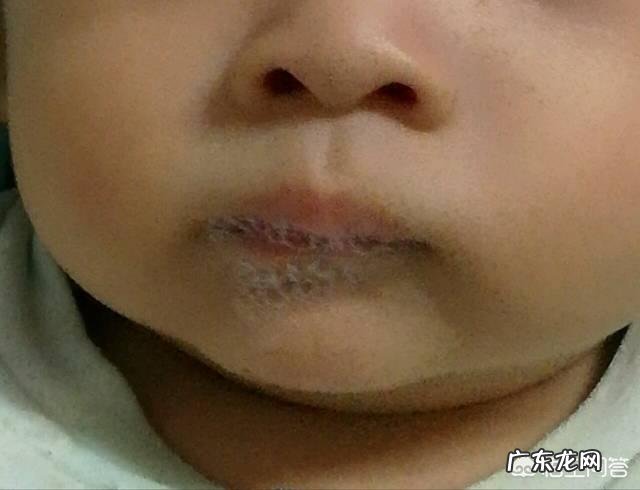 3个多月的宝宝总爱吐唾沫，这是怎么回事？