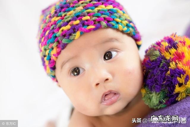 3个多月的宝宝总爱吐唾沫，这是怎么回事？