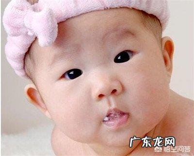 3个多月的宝宝总爱吐唾沫，这是怎么回事？