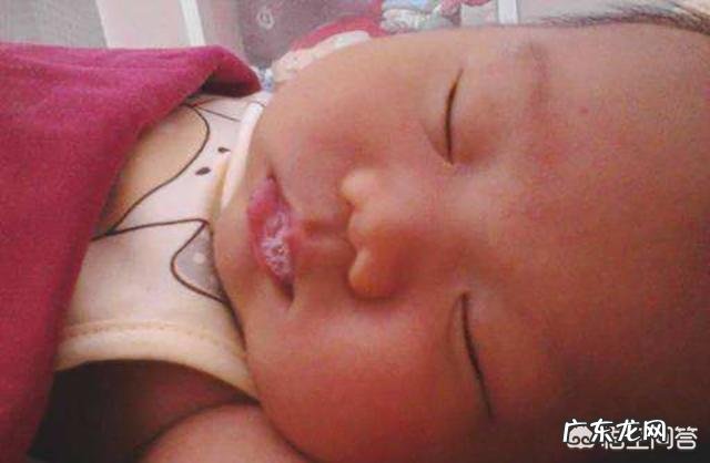 3个多月的宝宝总爱吐唾沫,这是怎么回事?