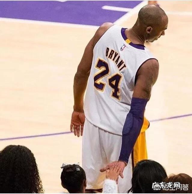 都说科比的黑曼巴精神影响了很多人。但他为什么要退役那么早?