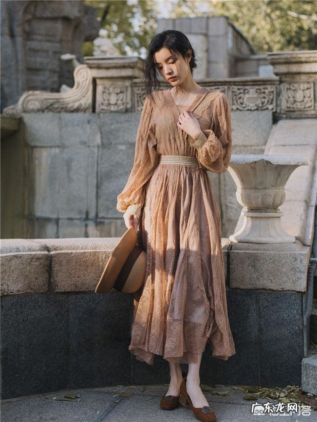 如何玩转连衣裙搭配?
