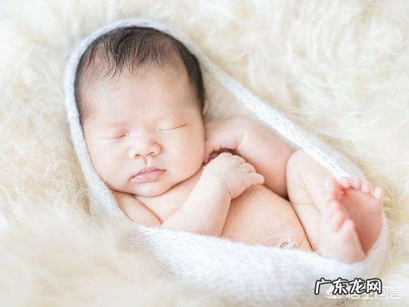 新生儿皮肤护理:胎垢、脱皮、腌脖子、肚脐腋下护理都有哪些?