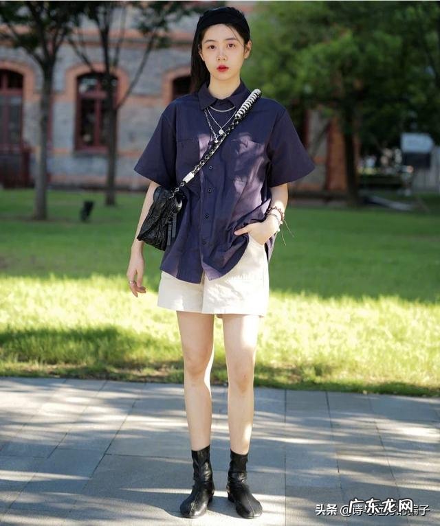 白色牛仔短裤配什么颜色的T恤好看?