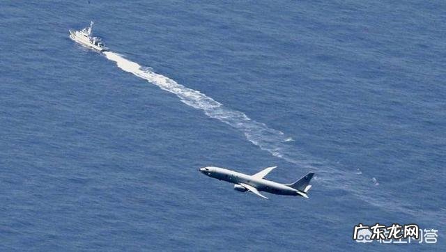 在海上失事的客机黑匣子，落入海底时，会发出无线电信号，是怎样穿透海水的？