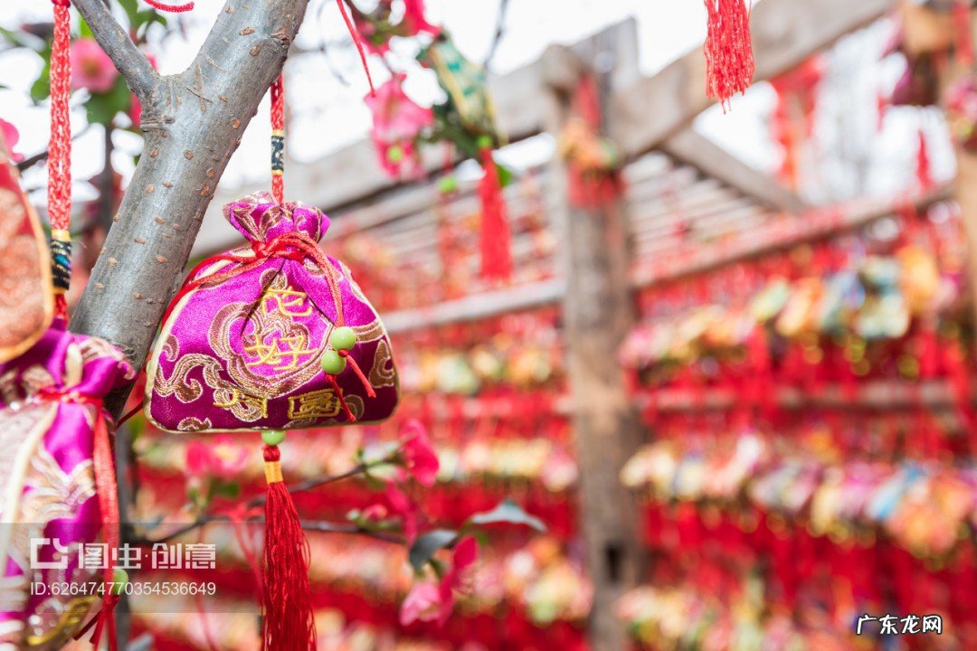 卧室门上挂什么风水挂件