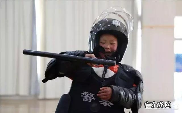 冰花男孩上北京,是帮助还是捧杀?