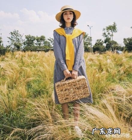 秋天有哪些时尚好看的长袖连衣裙?要怎么搭配呢?