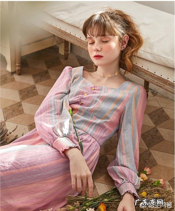 秋天有哪些时尚好看的长袖连衣裙?要怎么搭配呢?